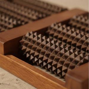 Masseur de pieds en bois naturel pour réflexologie – Rouleau d'acupression pour les douleurs à la voûte plantaire et au talon, idéal pour la fasciite plantaire - Product Image 3