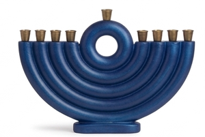 Ménorah de Hanouka en résine, porte-bougies à 9 branches, décoration juive moderne, design bleu et or moucheté - Product Image 2