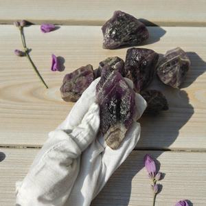 Pierres brutes d'améthyste naturelle en gros pour la fabrication de bijoux, la décoration de la maison, les cadeaux de Noël et du Nouvel An - Product Image 2