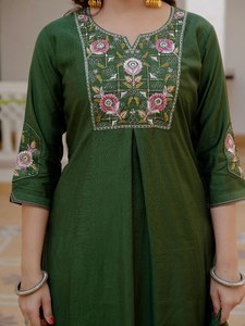 Elegante Conjunto de Kurti de Viscosa y Seda Mango para Mujer con Bordado de Lentejuelas y Dupatta de Seda Maslin |   Fabricante de Ropa B2B - Product Image 5