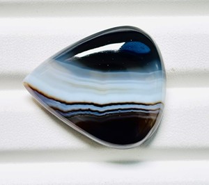 Cabochons d'agate naturelle noire à bandes, formes variées, faits à la main, vente en gros en vrac pour la fabrication de bijoux, directement de l'usine - Product Image 2