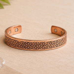 Brazalete Magnético de Cobre Sólido con Grabado de Tendrículas en Espiral, Joyería Metálica de Moda con Diseño Exquisito - Product Image 3