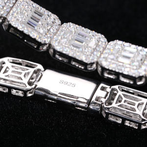 Bracelet tennis de luxe pour homme en argent 925 plaqué rhodium, serti de diamants taille émeraude, à monture en canal, géométrique, pour usage quotidien - Product Image 2