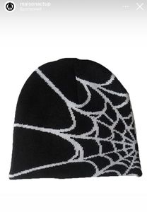 Vente en gros de bonnets unisexes personnalisés en jacquard, bonnets en acrylique tricotés pour l'hiver, bonnets Y2K, logo imprimé sur toute la surface, impression personnalisée - Product Image 5