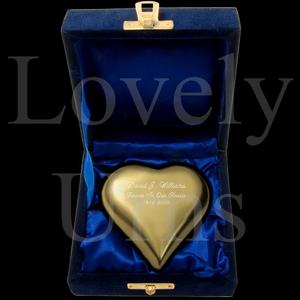 Urna de latón al por mayor con forma de corazón, pequeña urna conmemorativa para cenizas de cremación. - Product Image 3