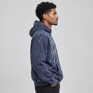 Sweat-shirts imprimés effet délavé pour hommes modernes, avec des motifs graphiques artistiques, en tissu polaire doux, coupe décontractée et style streetwear tendance. - Product Image 5