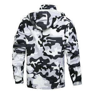 Veste coupe-vent pour homme avec fermeture éclair intégrale, capuche intégrée, ourlet élastique à la base, deux poches avant - Product Image 2