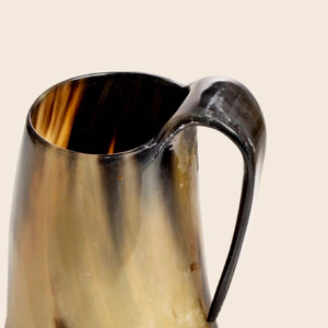 Taza de Cuerno Natural Hecha a Mano con Diseño Curvo y Grabado Vikingo, Estilo Animal Personalizado, Antigua, India - Product Image 1