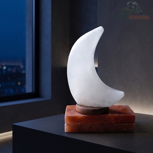 Lámpara Decorativa de Sal del Himalaya Blanca en Forma de Luna Creciente con Base de Madera para Decoración del Hogar y Bienestar - Product Image 3