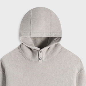 Hoodie pour homme au design uni et durable avec coutures renforcées / Design minimaliste avec logo personnalisé et manches longues - Product Image 2