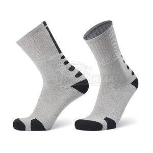 Chaussettes de sport durables avec tissu doux et respirant, parfaites pour les hommes et les femmes, idéales pour l'entraînement, les exercices et les sports de plein air. - Product Image 2