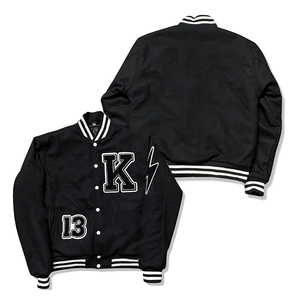 Chaqueta Universitaria Negra Unisex con Parches de K y Rayo, Chaqueta Letterman de Estilo Urbano Personalizada, Chaqueta Bomber de Mezcla de Lana de Alta Calidad - Product Image 3
