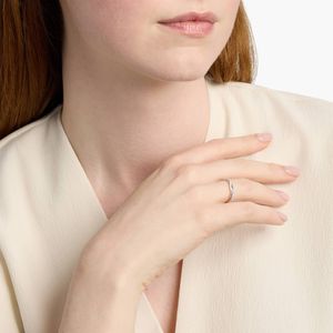 Anillo de Eternidad Petite Twist con Diamantes Cultivados en Laboratorio en Oro Blanco - Product Image 2