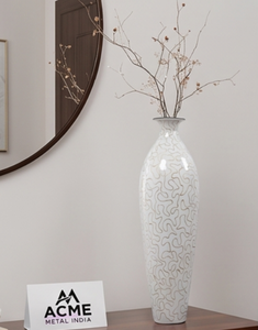Jarrón de Piso Blanco Contemporáneo Premium con Patrón Abstracto Dorado, Accesorio Decorativo de Metal Hecho a Mano para Mesa - Product Image 1