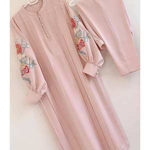 Hermoso Conjunto Indio y Pakistaní de Top, Pantalón y Dupatta para Fiestas - Product Image 4