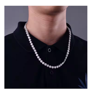 Collar de Diamantes Moissanite con Corte Esmeralda de Alta Claridad, Colgante de Lujo Estilo Hip Hop con Incrustaciones de Diamantes para Hombres y Mujeres - Product Image 5