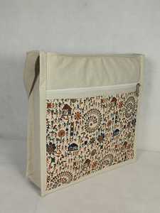 Sac bandoulière en toile imprimée écologique avec chaînes et poche avant zippée pour les voyages et l'usage quotidien - Product Image 4
