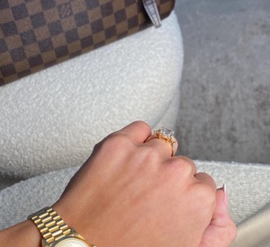 แหวนหมั้นเพชรทรงรัศมี 4.50 กะรัต เพชรเลี้ยงในห้องปฏิบัติการ ประดับเพชรสามเม็ด _ เพชรทรงทริลเลียนด้านข้าง _ ทองคำขาว 18k _ รับรองโดย IGI - Product Image 3