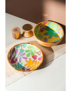 Tazón de madera hecho a mano con diseño floral en colores coral, amarillo, verde y negro, tazón decorativo para servir en la cocina, el hogar o como regalo. - Product Image 5