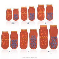 Chaussettes de Pilates personnalisées en coton antidérapantes mi-mollet avec broderie Matcha pour femmes, idéales pour les studios de Pilates et de yoga