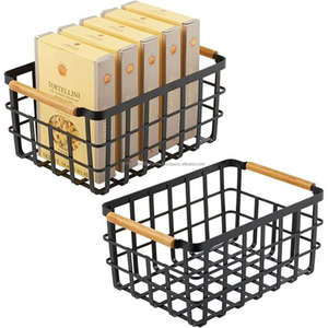 Lot de deux paniers en métal de bonne qualité pour fruits et légumes avec bordure en métal et base en bois - Product Image 2