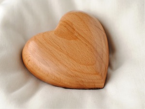 Handcrafted American Style Beechwood Heart Cremation Urn for Baby-Eco-Friendly <b>Memorial</b> <b>Keepsake</b> - Product Image 5