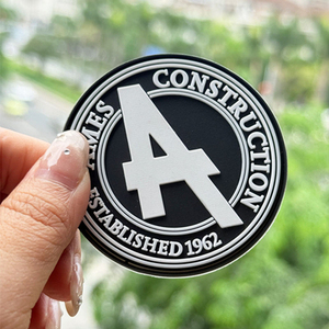 Patch 3D personnalisé en relief |   Étiquette de marque en relief à finition mate pour vêtements d'hiver |   Prix d'exportation en gros - Product Image 5