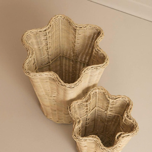 Vase de sol en rotin fait main, écologique, au charme rustique, au design ondulé et expressif, pièce maîtresse décorative - Product Image 2