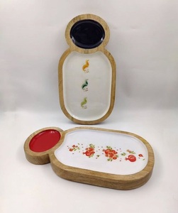 Plateau de service en bois d'acacia et de mangue avec motif imprimé en émail pour la restauration, les fruits secs et la présentation de la vaisselle. - Product Image 3