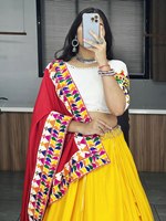 Lehenga Choli Jaune en Coton Gaufré à Séchage Rapide Coupe Classique pour Femme, Longueur Ras du Sol, pour Fêtes, Garba, Dandiya et Festivals Traditionnels