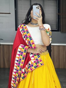 Lehenga Choli Amarillo de Algodón con Estampado en Relieve de Secado Rápido para Navratri, Vestido Largo para Mujer, Traje Tradicional para Fiestas Garba Dandiya y Festivales Chaniya - Product Image 1