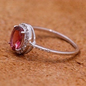 Anillo de Plata de Ley 925 al por Mayor con Turmalina Rosa Ovalada Natural y Circonita Cúbica, Joyas Memoria - Product Image 3