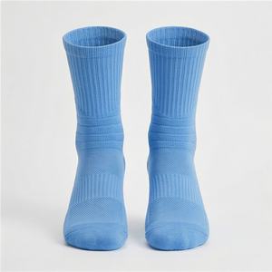 Chaussettes de sport de football en polaire épaisse, anti-odeur, antibactériennes, couleur personnalisée, respirantes, performance athlétique, chaussettes mi-mollet pour l'hiver - Product Image 1