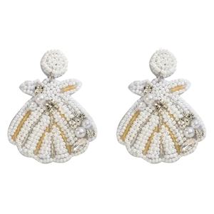 Boucles d'oreilles goutte feuille de palmier perlées d'inspiration tropicale pour les vacances d'été à la mode faites à la main - Product Image 4