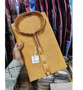 Kurta ethnique pour homme, conçu avec un col montant et des accents en dori, parfait pour les occasions décontractées, les cérémonies traditionnelles et le port quotidien. - Product Image 4