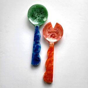 Utensilios para Ensalada Modernos de 11 Pulgadas, Recubiertos de Resina, Hechos a Mano, Ecológicos, Aptos para Lavavajillas, para Cocina, Hechos en India - Product Image 1