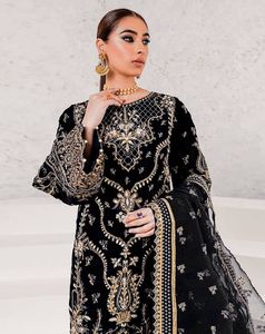 Ensemble Salwar Kameez de Luxe en Soie Noir Jet avec Broderie Lourde en Zari Doré et Paillettes, Kurta Droit et Pantalon, Style Indien Pakistanais pour Mariage et Cérémonies - Product Image 2