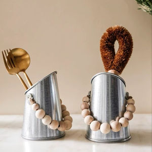 Porte-couverts élégant en métal, conçu pour organiser les cuillères, les fourchettes, les couteaux et les ustensiles sur le comptoir de cuisine ou dans la salle à manger. - Product Image 1