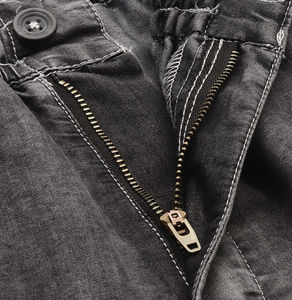 Conjunto de Dos Piezas de Felpa Gris para Hombre, Camisa Cargo sin Mangas con Botones y Pantalones Cortos Tipo Carpintero, Atuendo Casual de Verano 100% Algodón - Product Image 5