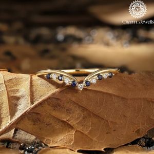 Anillo de compromiso romántico con alas de moissanita chapado en oro de 10 quilates y plata Charm Jewels, engaste de púas, joyería para mujer - Product Image 1