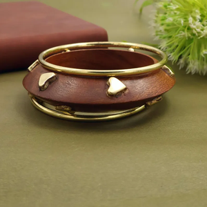 Brazalete de Madera con Forma de Corazón, Hecho a Mano con Madera y Oro por Perfect Enterprises - Product Image 5