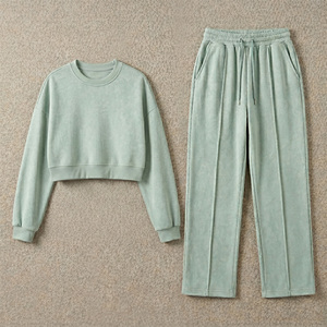 Ensemble de survêtement en molleton délavé à l'acide, comprenant un sweat-shirt court à capuche et un pantalon de survêtement à jambe large, avec logo personnalisé, marque privée, OEM et bordure passepoilée, style athlétique - Product Image 3