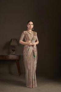 เสื้อผ้าไหมเครปแบบดั้งเดิมพร้อมติดกระดุม ลายพิมพ์ดิจิทัลลายดอกไม้ พร้อมสวมใส่ ดีไซน์อินเดียสวยงาม เหมาะสำหรับงานปาร์ตี้ - Product Image 5