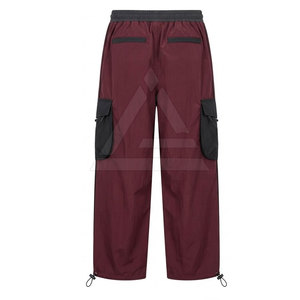 Pantalon parachute décontracté pour homme avec jambes larges, taille élastique, plusieurs poches et design streetwear pour tous les jours - Product Image 2