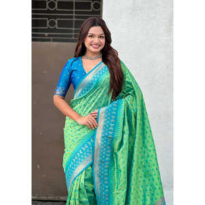 Sari Patola en soie douce Pista tissé avec des tissages contrastés Bandhani, écharpes et châles traditionnels indiens - Product Image 5