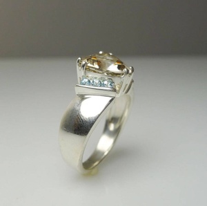 Bague solitaire en moissanite couleur orange clair 3 carats, taille triligne, halo caché, en argent 925 original, style romantique, cadeau pour amoureux - Product Image 2