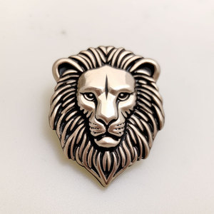 Cadeaux souvenirs de club, épingles à revers personnalisées en métal doré en forme de lion pour costumes homme - Product Image 2