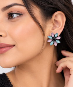 Boucles d'oreilles clous florales en laiton avec zircon rose taille marquise serti clos, pour commande en gros |   Bijoux bohèmes antiques plaqués argent oxydé - Product Image 2