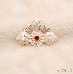 Broche Fleur en Alliage de Zinc Plaqué Or MOLL JEWELLERS avec Zircon Cubique Rouge Taille Marquise et Insertion Sans Fin – Mode Mariage Femme - Product Image 3