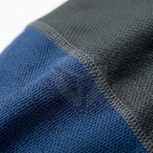 Chemise élégante pour homme à manches longues, design moderne, matière légère, idéale pour les réunions d'affaires et les looks décontractés. - Product Image 4